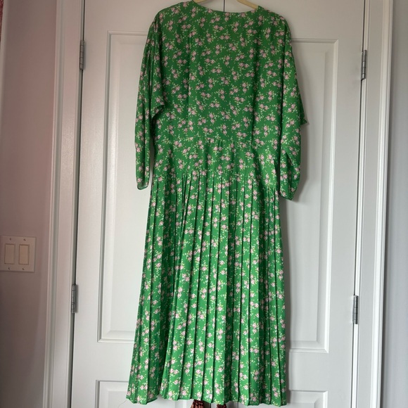 ASOS Green Silky Midi Pleated Dress. Vintage looking w/ Velvet Buttons Size 14. - Picture 7 of 8